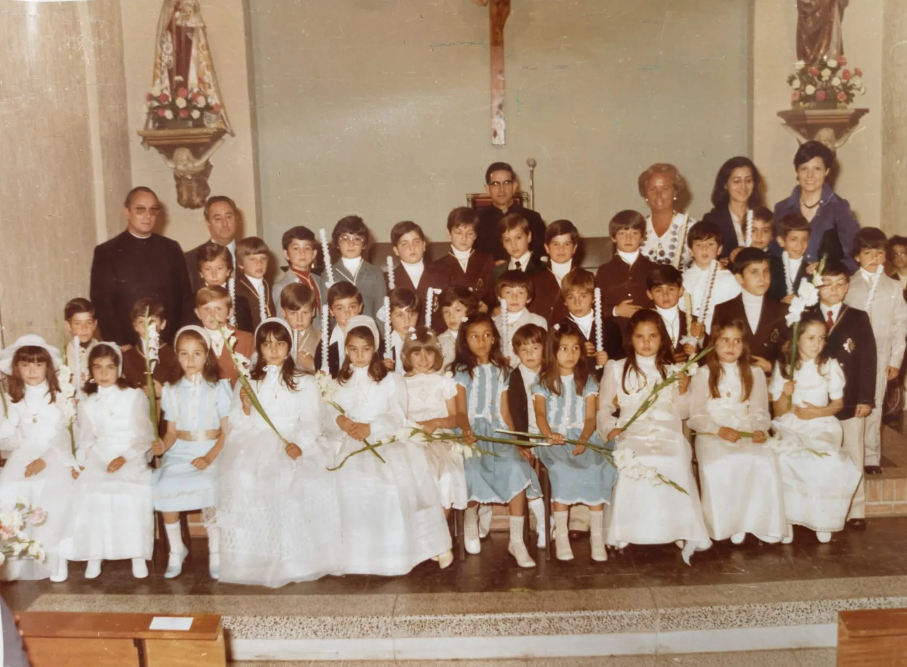 Foto de grupo de una primera comunión